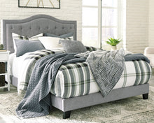 Load image into Gallery viewer, Jerary Queen Upholstered Bed