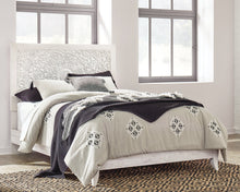 Load image into Gallery viewer, Paxberry Queen Panel Bed image