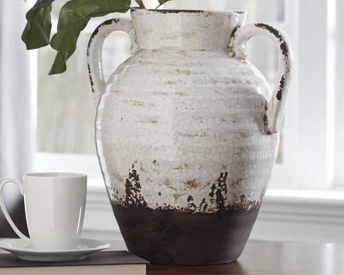 Dion Vase image