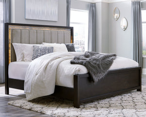 Maretto Queen Upholstered Panel Bed image