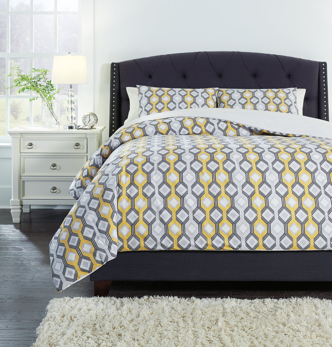 Mato 3-Piece King Comforter Set image